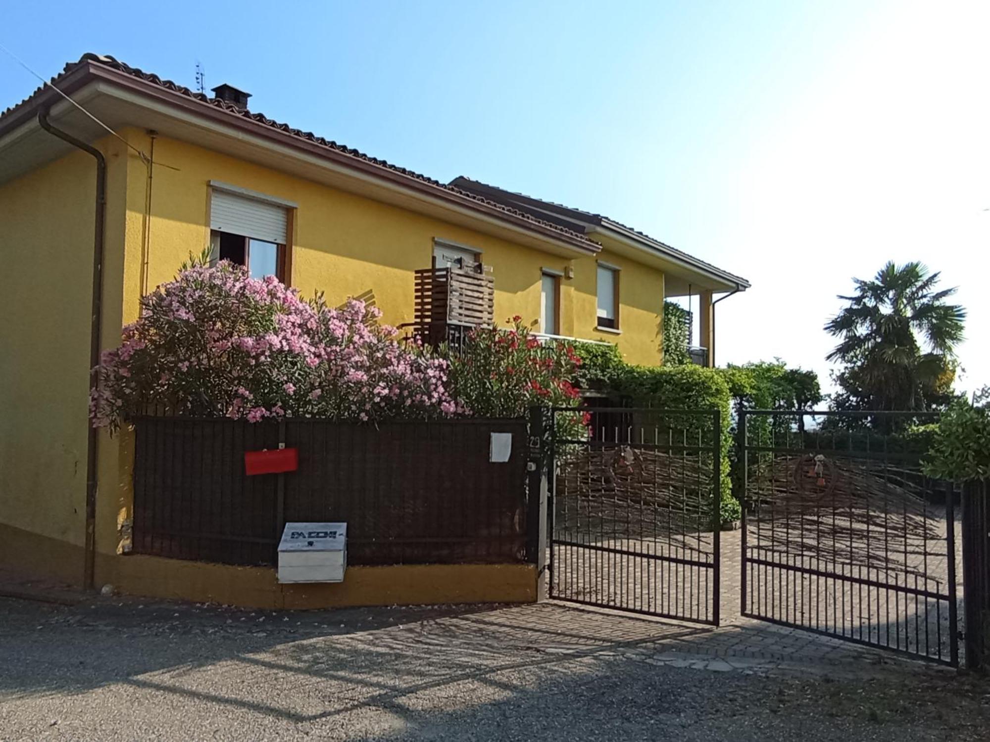 Casa Vacanza Il Colle Del Vento Calosso Extérieur photo