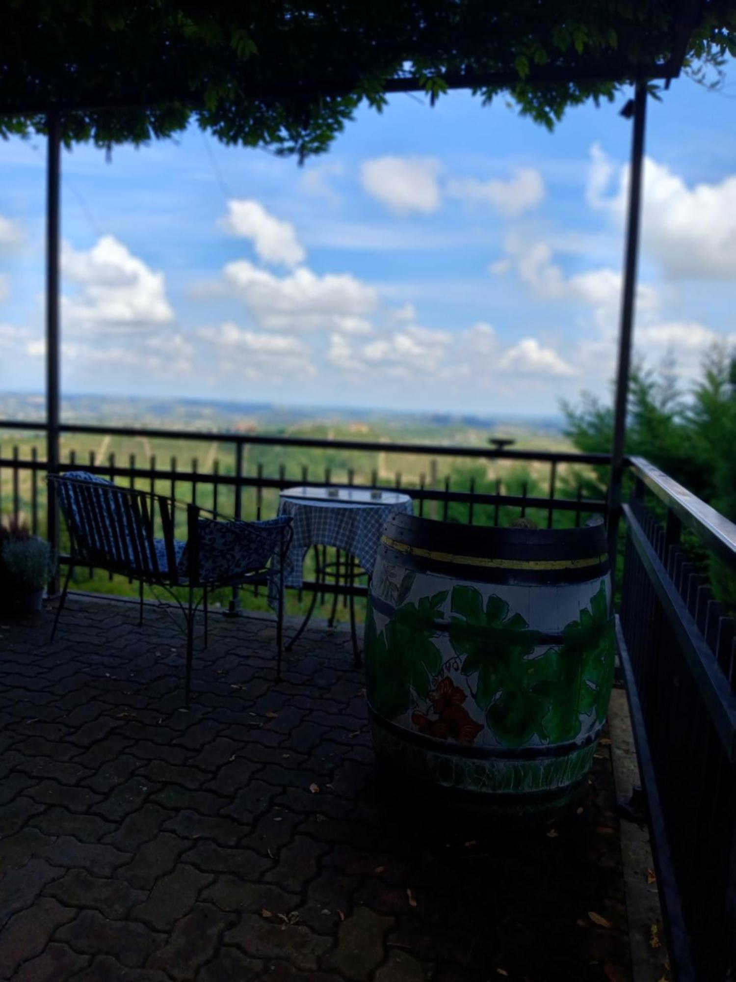 Casa Vacanza Il Colle Del Vento Calosso Extérieur photo