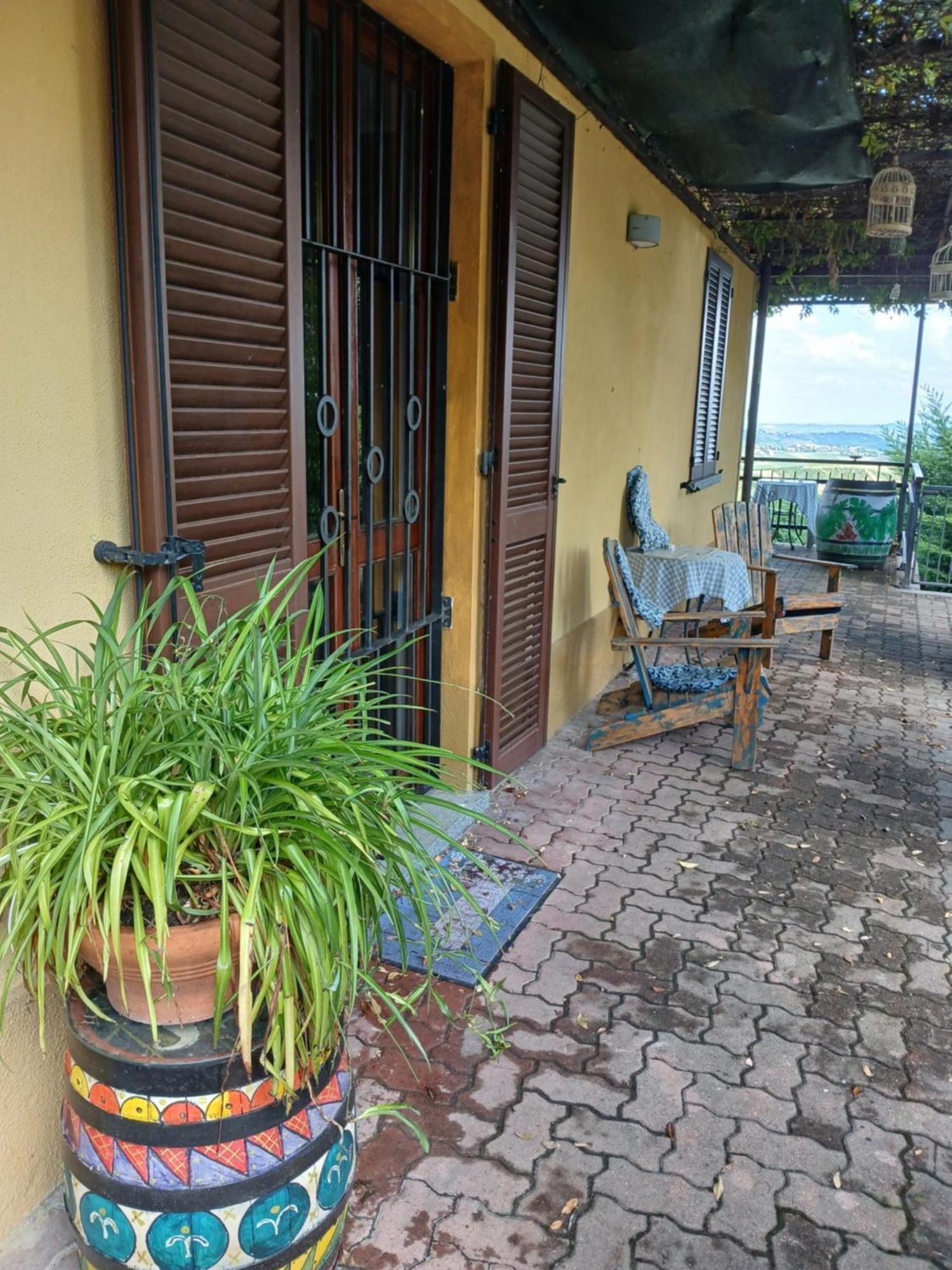 Casa Vacanza Il Colle Del Vento Calosso Extérieur photo